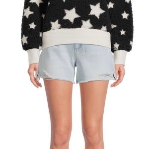 NWT! No Boundaries high rise 4inch inseam light wash frayed hem jean shorts